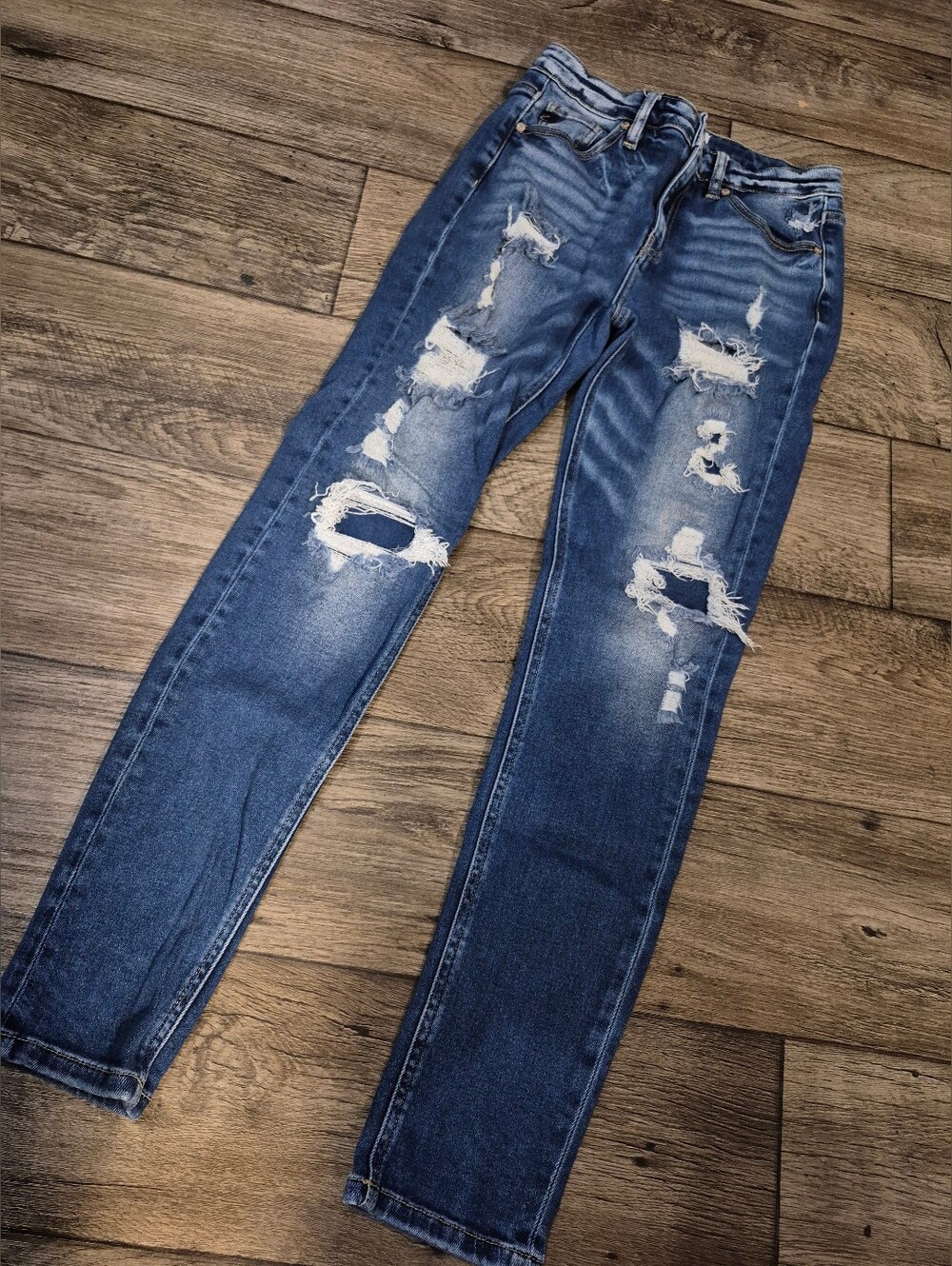 KanCan Skinny Distressed Blue Jeans (Size 7/27)